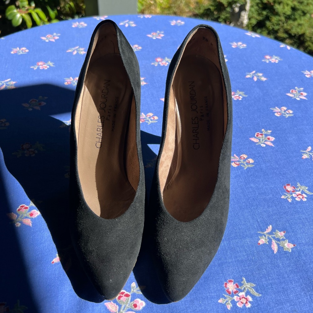 Charles Jourdan Made in 🇫🇷 Black Suede Pumps